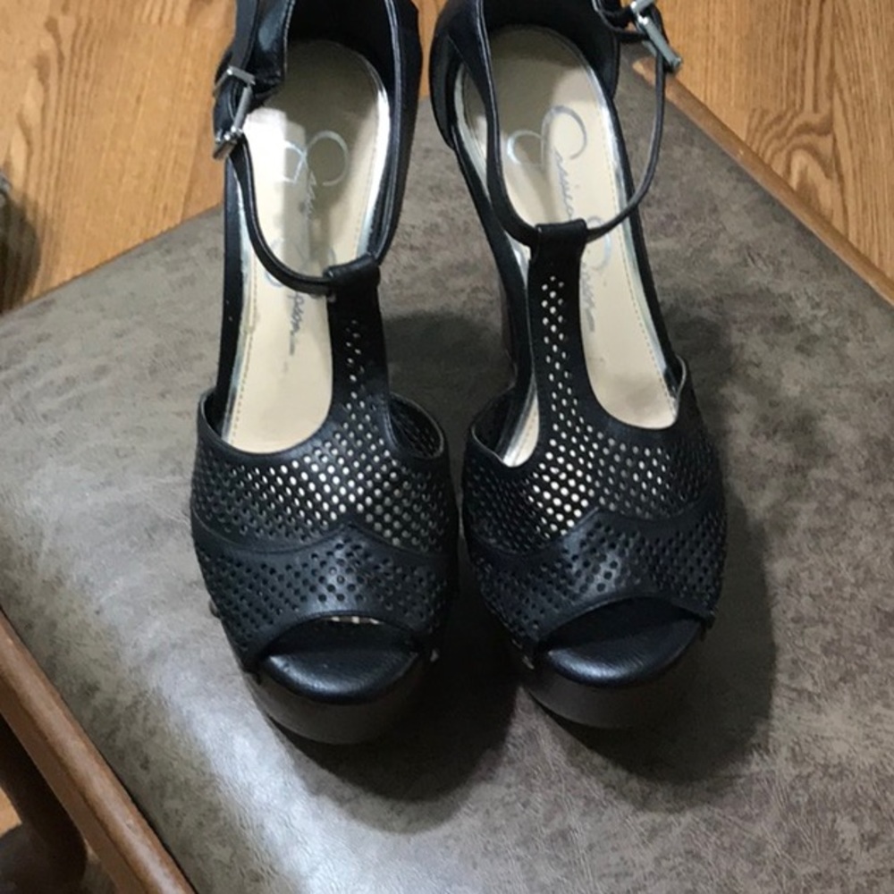 Black platform sandal